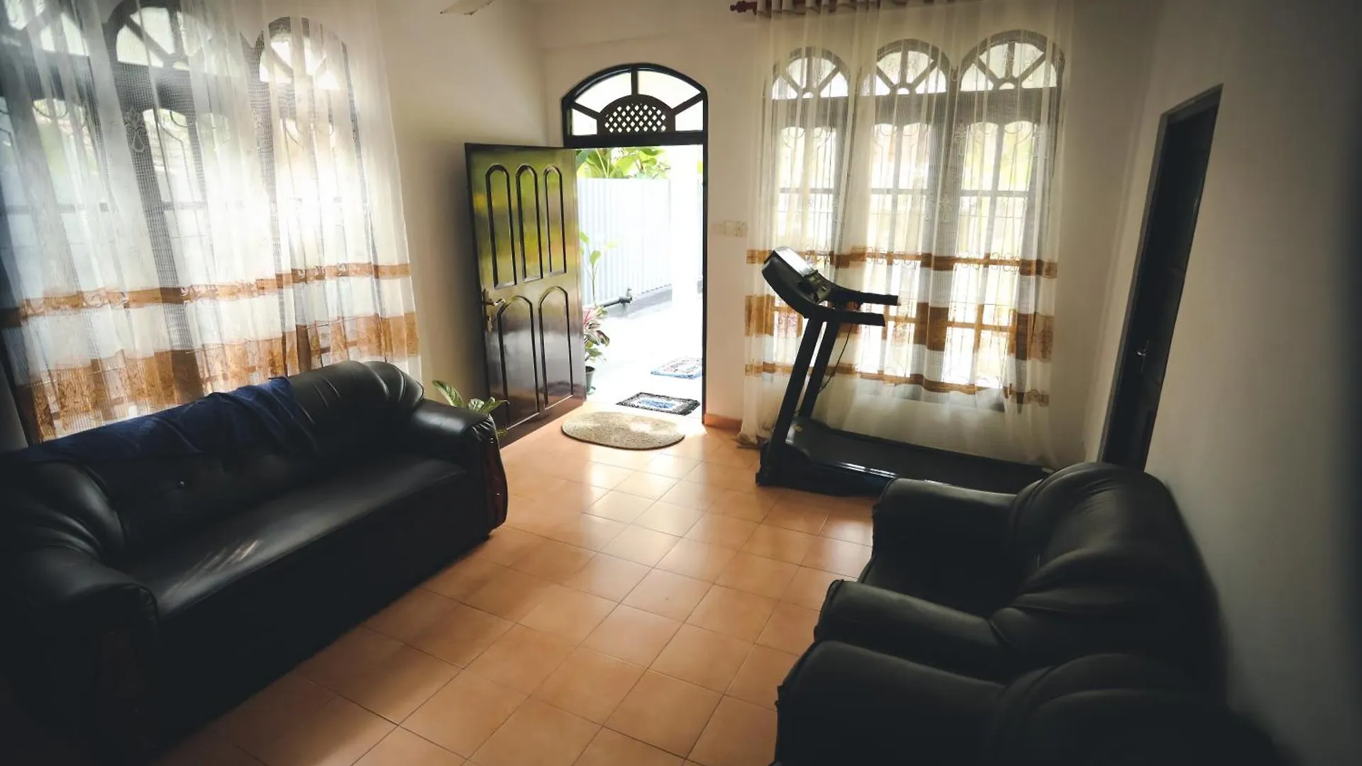 Island Diaries Hostel Katunayake 0*,  Sri Lanka