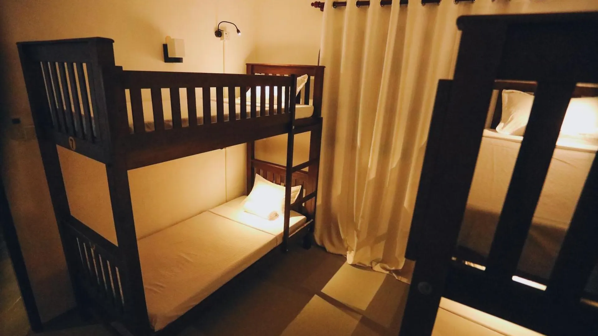 Island Diaries Hostel Katunayake