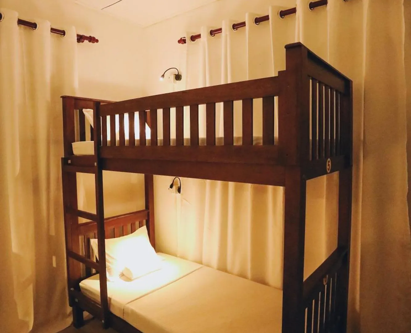 Island Diaries Hostel Katunayaka